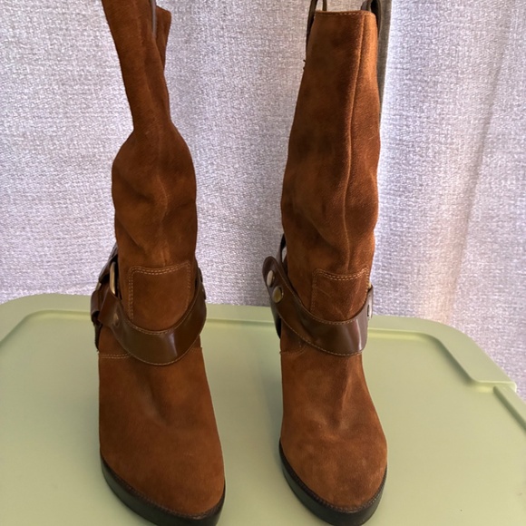 New BCBG Taupe brown tan Suede Slouch mid  HighHeeled Boots Y2K style 7.5 - Picture 13 of 16